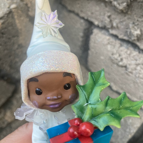 Flakeling Tales Christmas Figurine - Picture 2 of 5